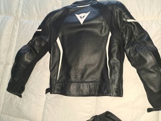 Traje de moto Dainese cuero negro