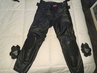 Traje de moto Dainese cuero negro
