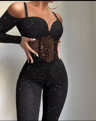 Mono negro con encaje y brillos