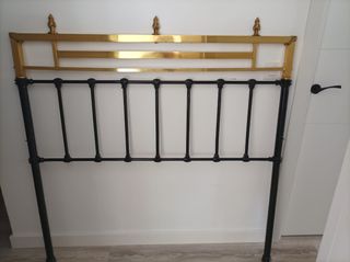 Cabecero de hierro forjado dorado