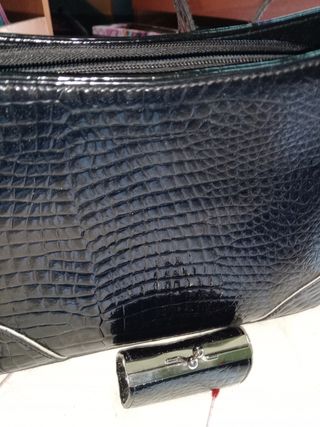 Bolso negro con monedero a juego