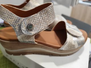 Sandalias Beige y Plateadas Piel Serpiente