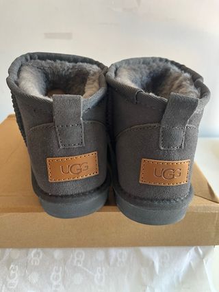 Botas UGG grises