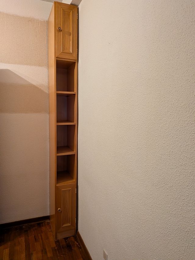 Armario esquinero de madera