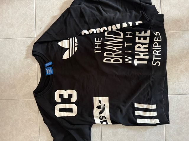 Felpa Adidas nera con scritte varie