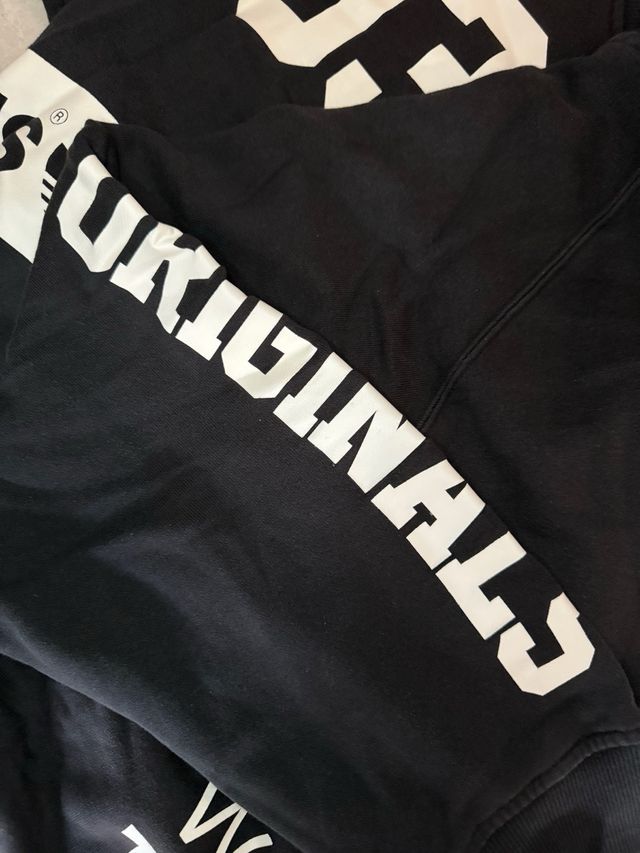 Felpa Adidas nera con scritte varie