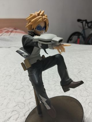 FIGURA EN PERFECTO ESTADL DE MY HERO ACADEMY