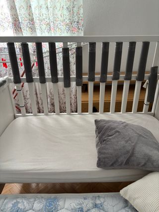 Cuna de bebé blanca