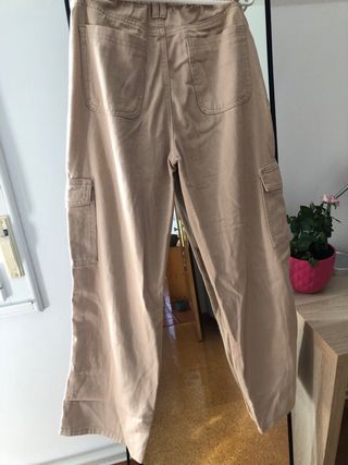 Pantalón cargo beige talla XS