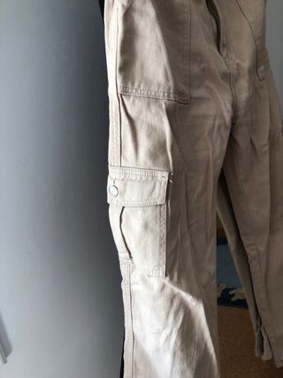 Pantalón cargo beige talla XS