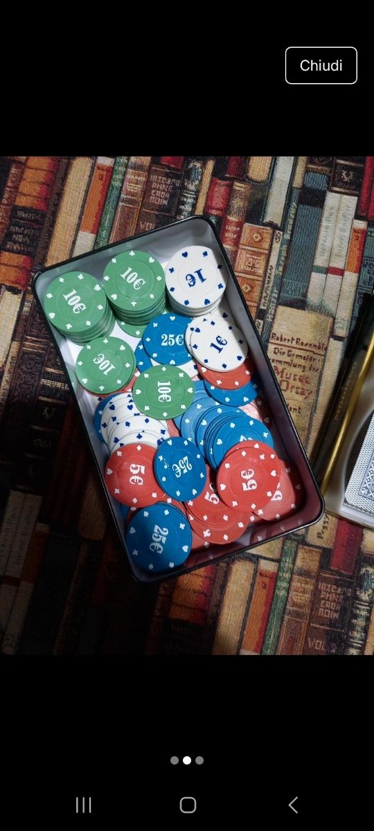 Set di fiches da poker con mazzi