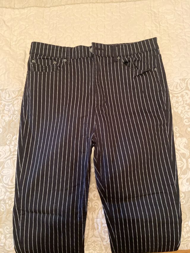 Vaqueros negros con rayas blancas