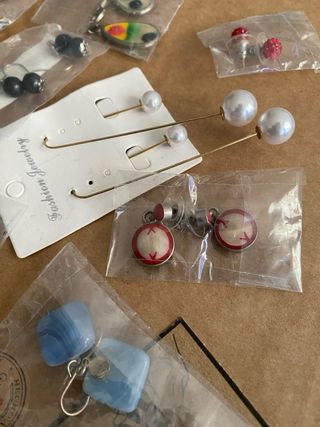 Lote 13 pares de pendientes