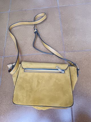 Bolso de terciopelo con flores bordadas