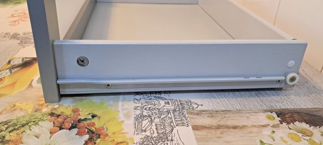 Cajón Ikea Besta frente de cristal