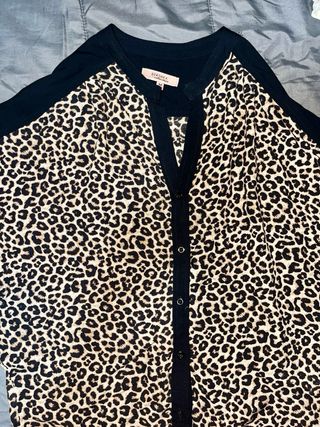 Camisa Bershka Estampado Leopardo Talla M