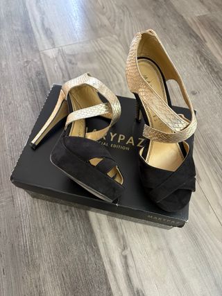 Sandalias fiesta MARYPAZ negras y doradas