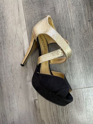 Sandalias fiesta MARYPAZ negras y doradas