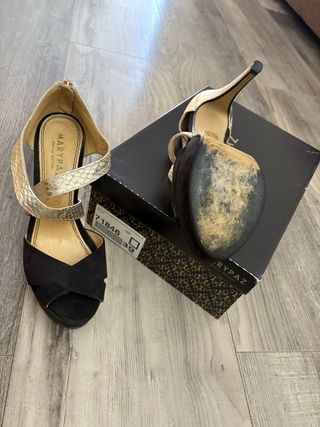 Sandalias fiesta MARYPAZ negras y doradas