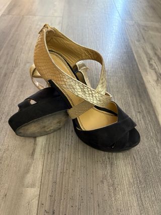 Sandalias fiesta MARYPAZ negras y doradas