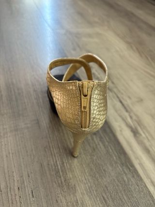 Sandalias fiesta MARYPAZ negras y doradas