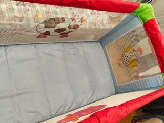 Cuna de viaje / Parque infantil rojo