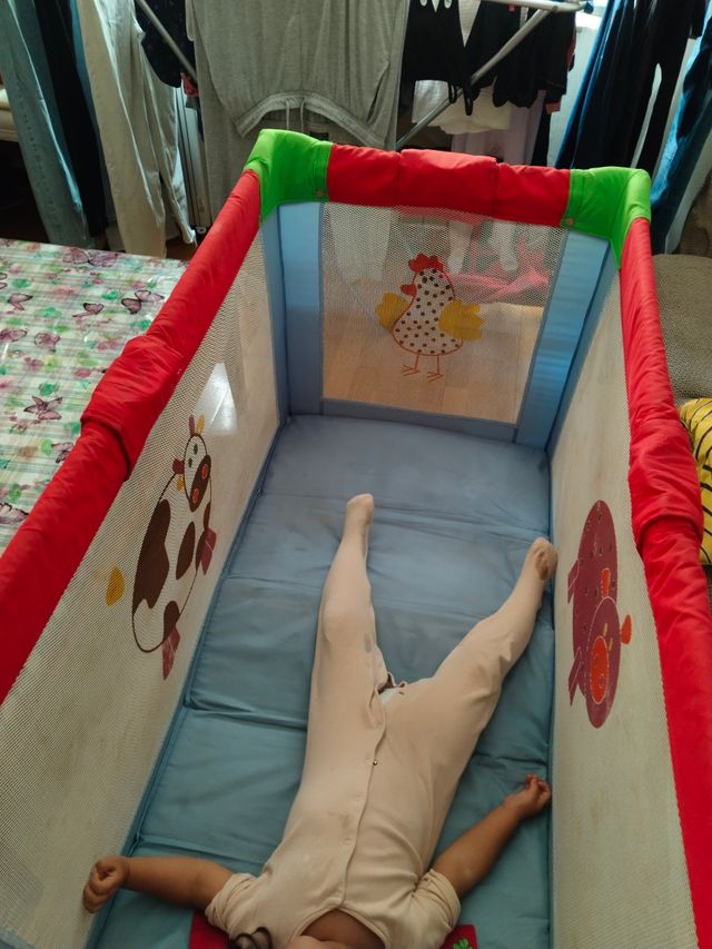 Cuna de viaje / Parque infantil rojo