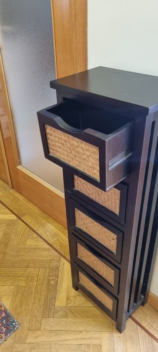 Mueble de entrada con cajones de bambú