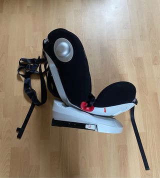 Silla de coche para bebé. CONTRAMARCHA.