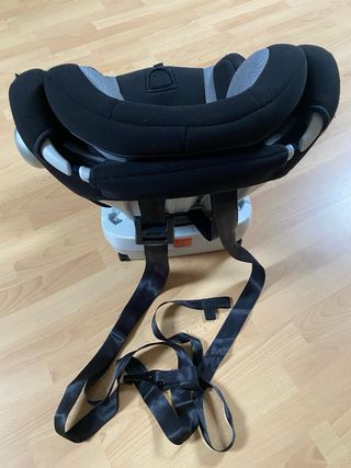 Silla de coche para bebé. CONTRAMARCHA.
