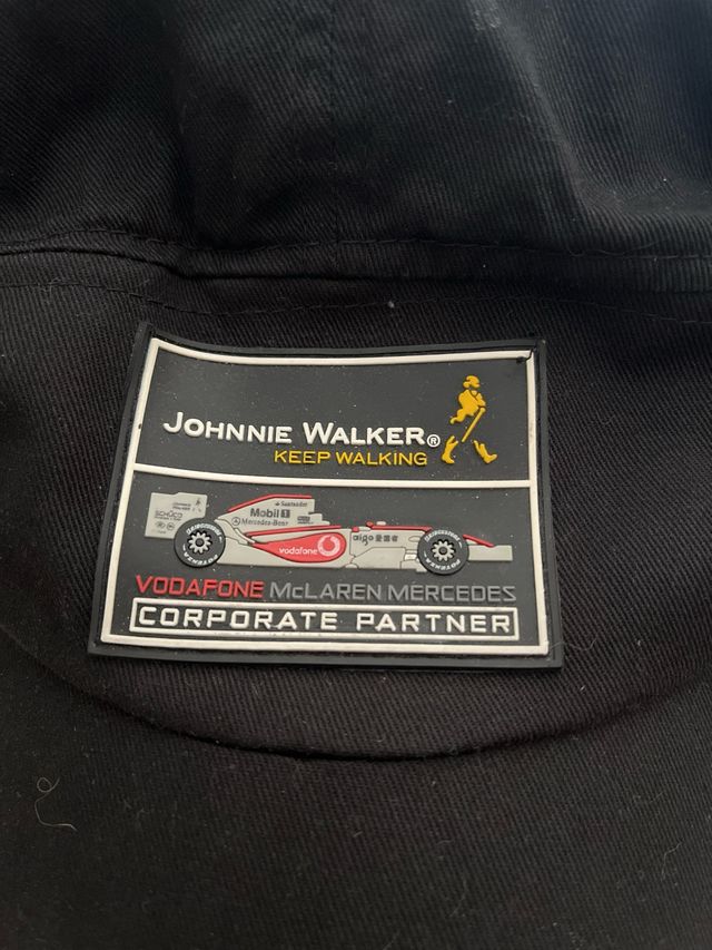 Gorra Johnnie Walker x Mercedes