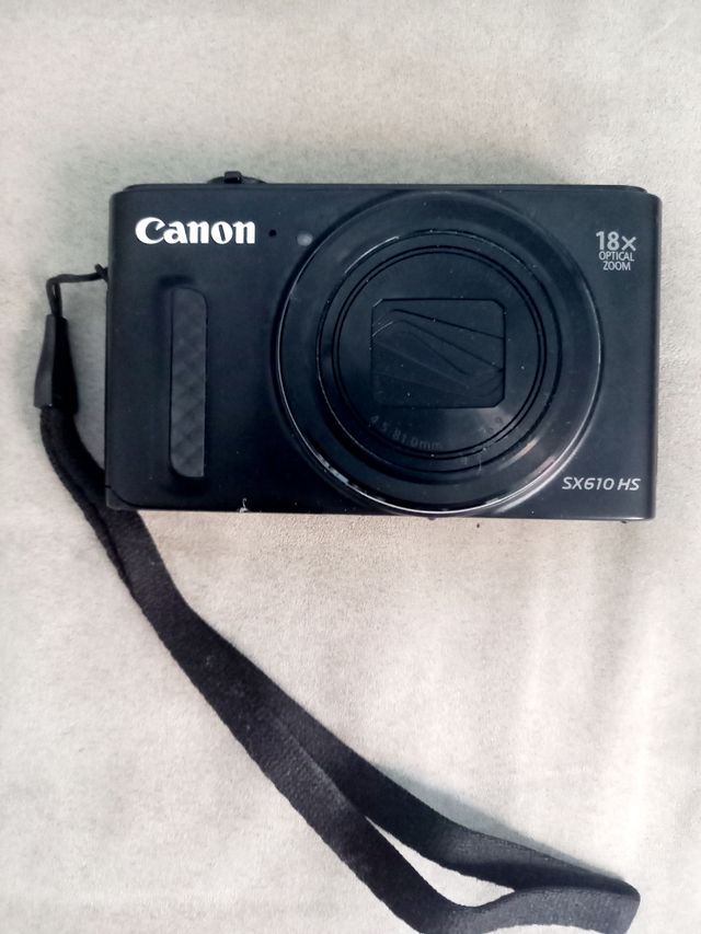 Cámara Canon PowerShot SX610 HS + Accesorios