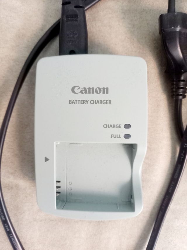 Cámara Canon PowerShot SX610 HS + Accesorios