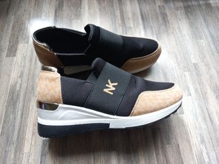 Zapatillas Michael Kors Negras y Doradas