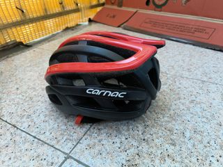 Casco de bicicleta Carnac rojo y negro