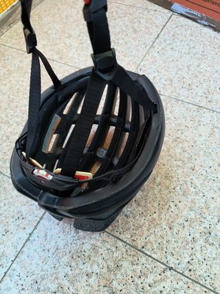 Casco de bicicleta Carnac rojo y negro