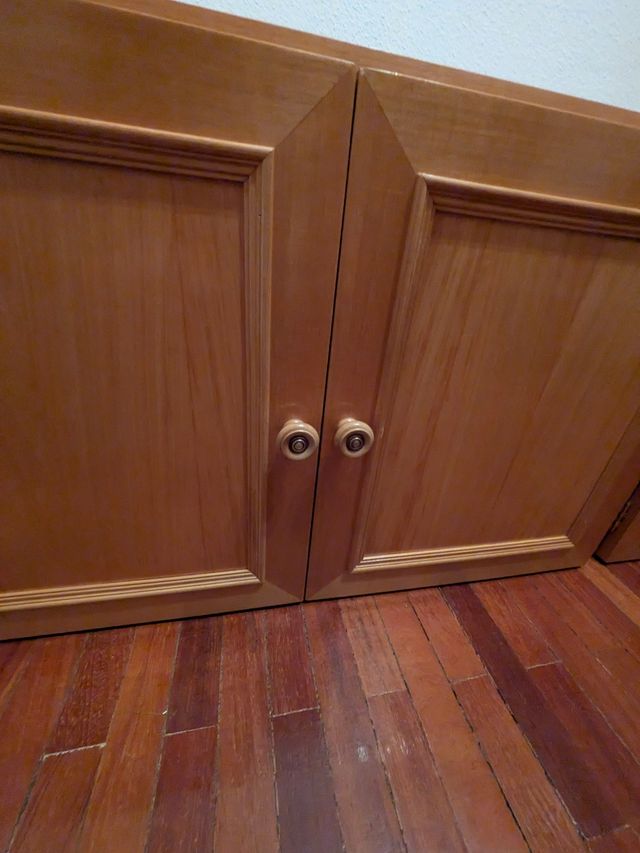 Mueble bajo de madera