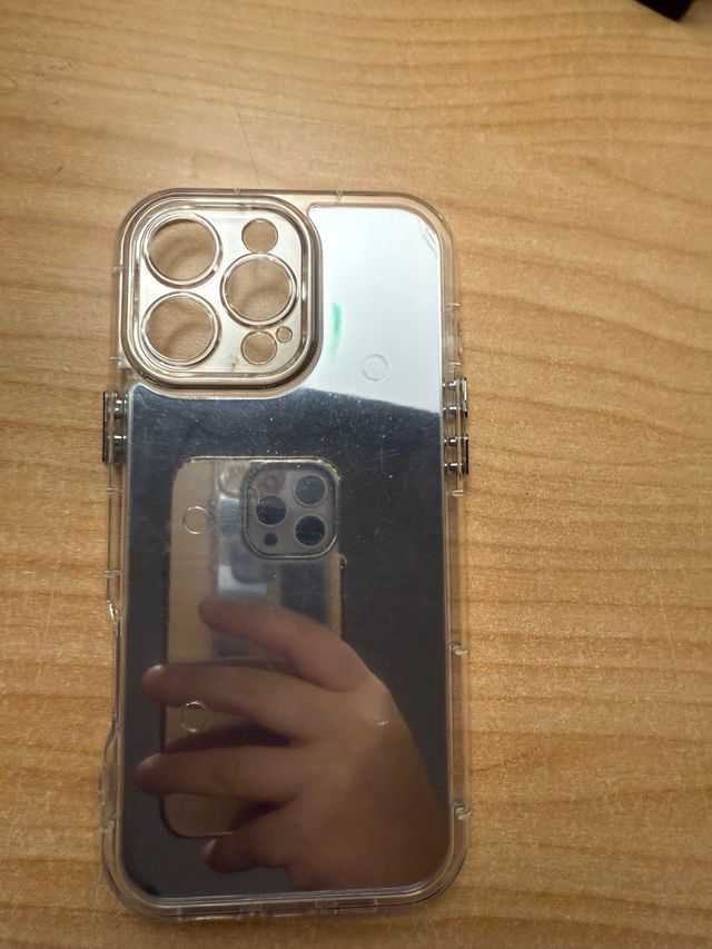 Cover iPhone 16 Pro Max specchio