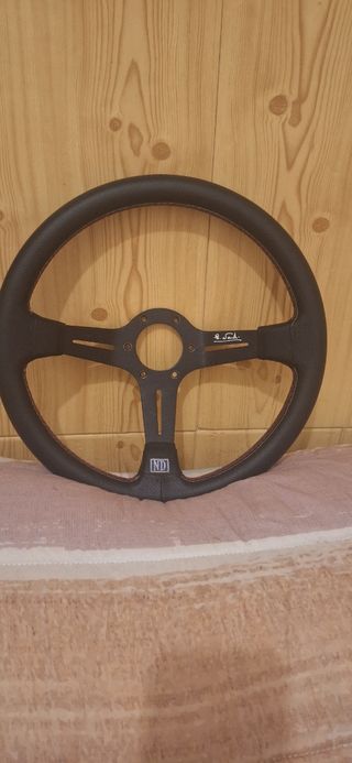 Volante Nardi Desplazado