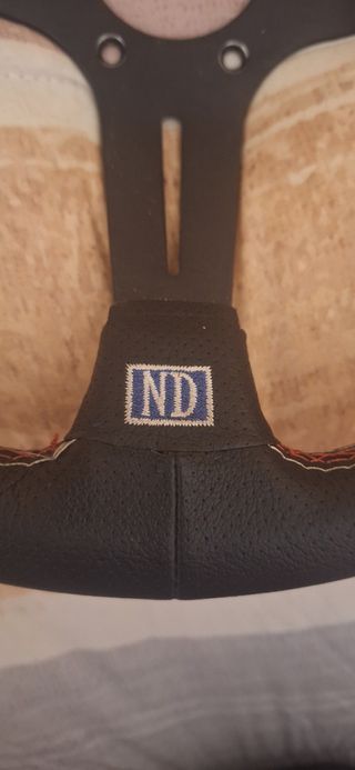 Volante Nardi Desplazado