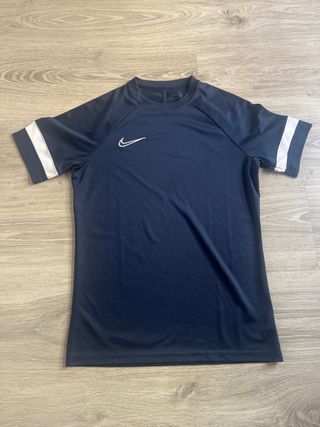 Camiseta deportiva Nike azul marino