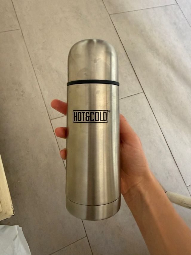 Thermos in metallo argentato
