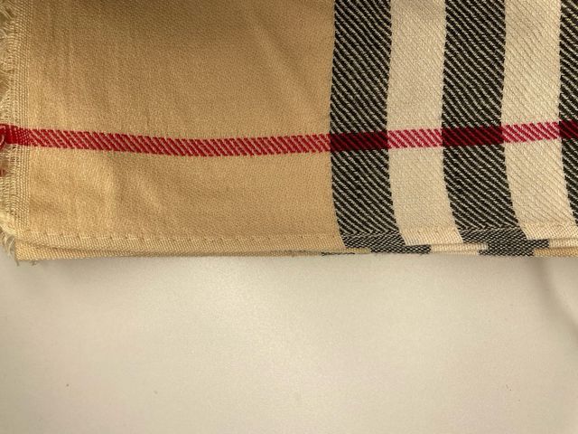 Sciarpa Burberry Beige e Rossa 100% cashmere