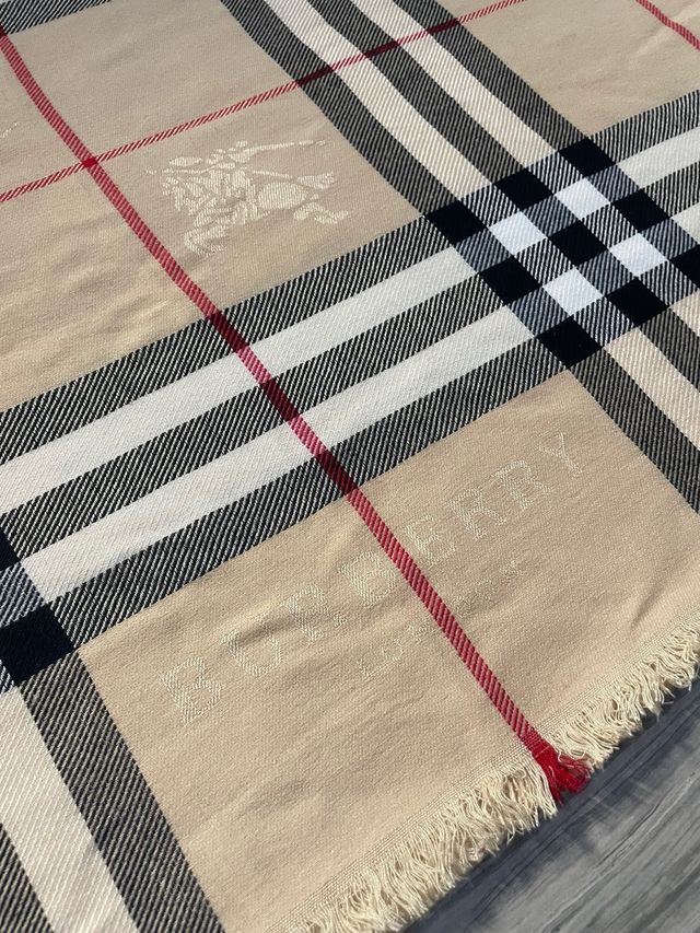 Sciarpa Burberry Beige e Rossa 100% cashmere