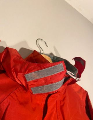 Chubasquero rojo