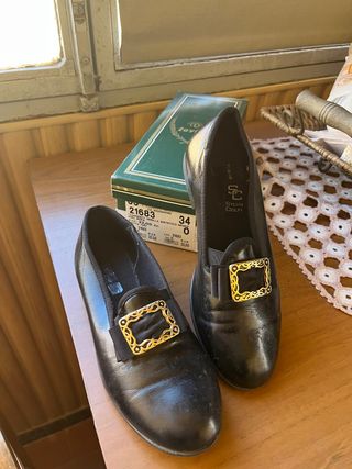 Zapatos SYLVIA CIOLFI Negros Hebilla Dorada T.34