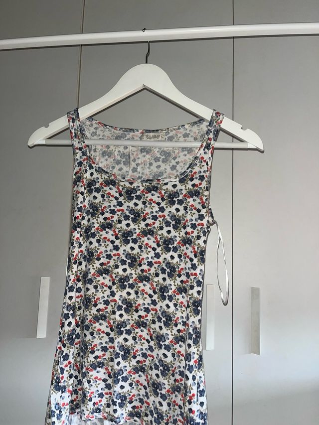Camiseta tirantes floral Pull&Bear Talla S