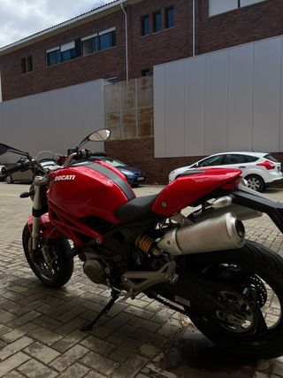 Ducati Monster 696