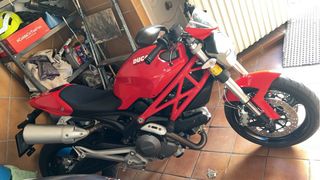 Ducati Monster 696