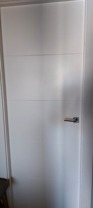 Puerta maciza blanca